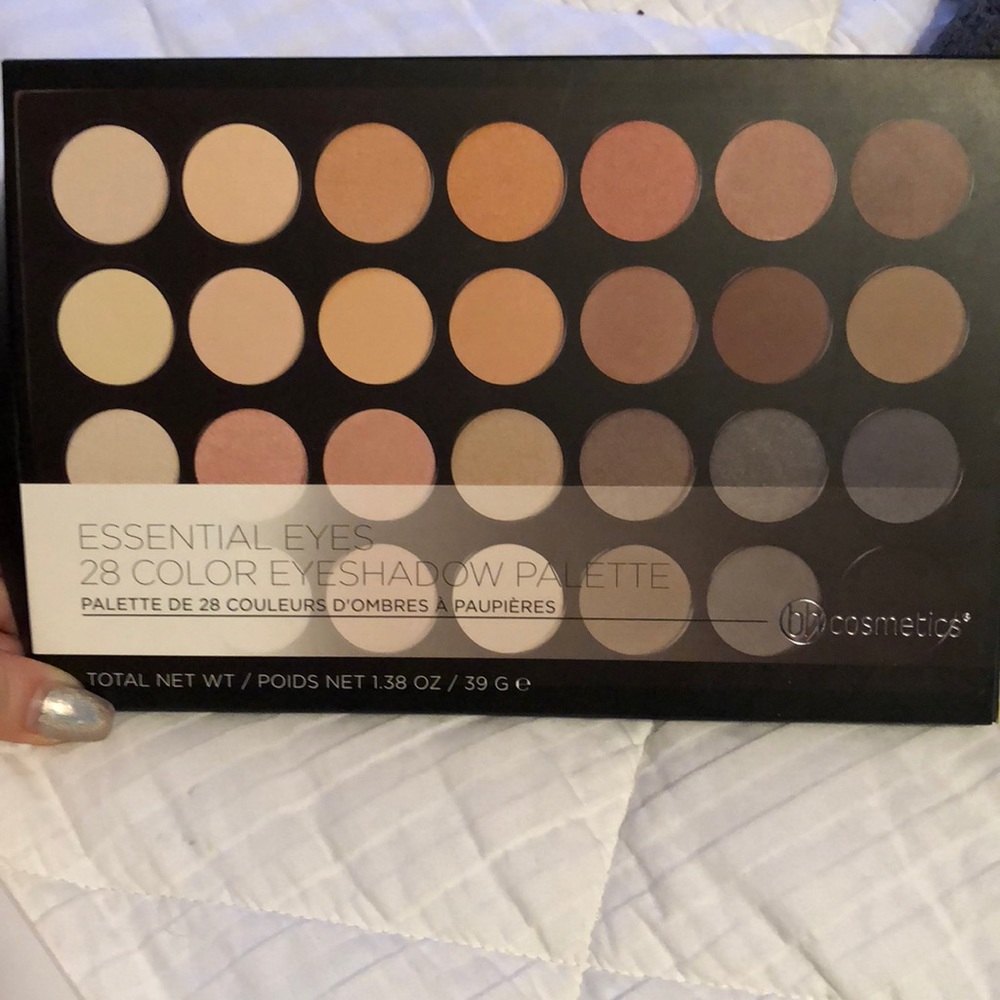 BH Cosmetics Essential Eyes 28 color palette